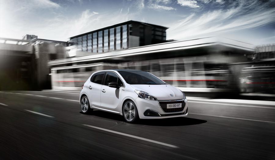  Peugeot 208 GT Line 5-Door 2015 года  (фото 11 из 20)